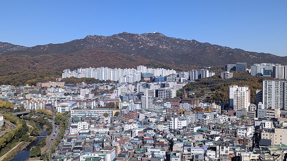 안양 쪽에서 바라본 관악산
