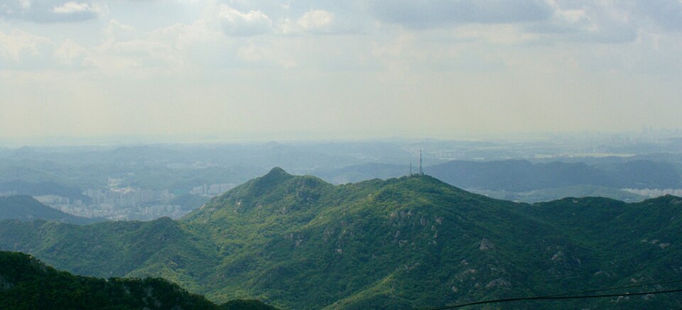 관악산 인근에서 바라본 삼성산
