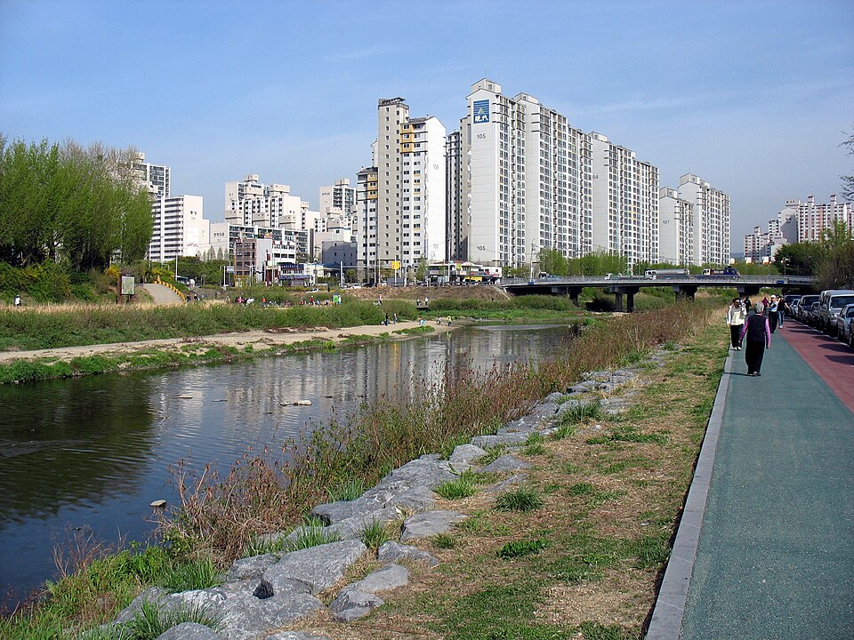 안양시의 안양천과 학의천 합류 지점