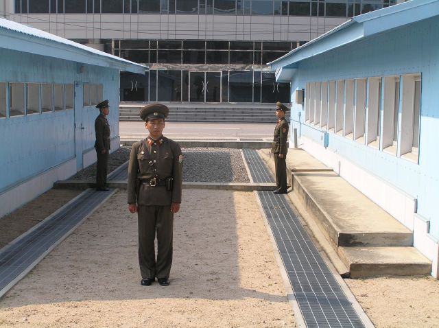 북측에서 바라본 판문점 공동경비구역의 과거 모습